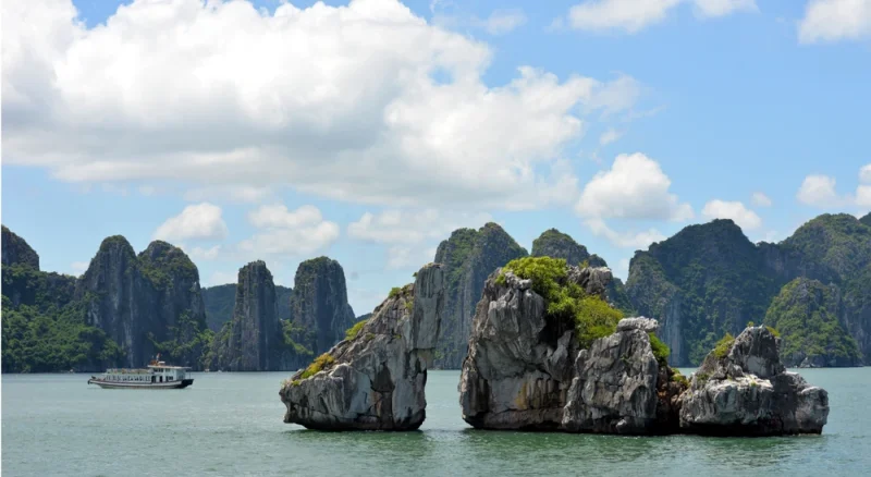 Trải Nghiệm Kỳ Quan Thiên Nhiên Vịnh Hạ Long