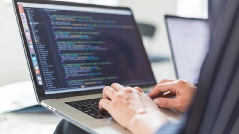 Top 10 Laptop Tốt Nhất Cho Lập Trình Viên Năm 2025